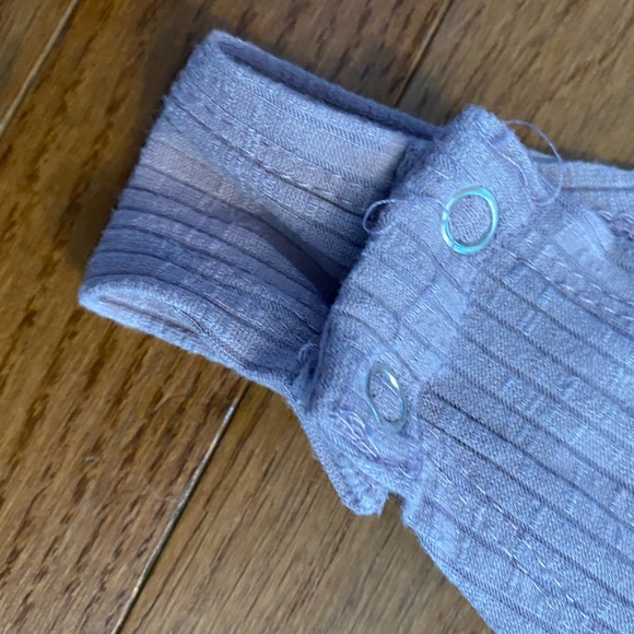 Shoulder cut out body suit - Picture 3 of 4